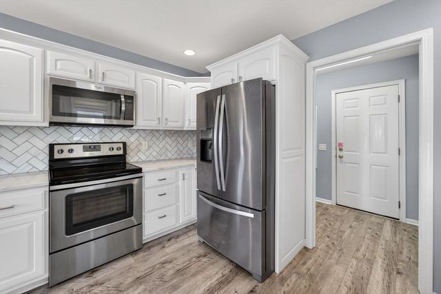 680 Stonehaven Drive, Sun Prairie, WI 53590