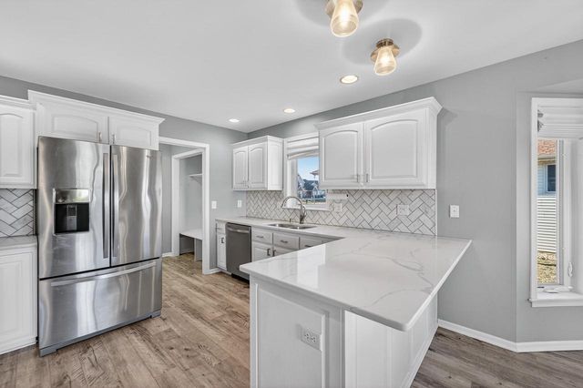 680 Stonehaven Drive, Sun Prairie, WI 53590