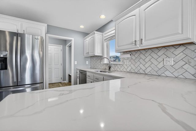 680 Stonehaven Drive, Sun Prairie, WI 53590