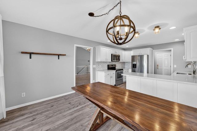 680 Stonehaven Drive, Sun Prairie, WI 53590