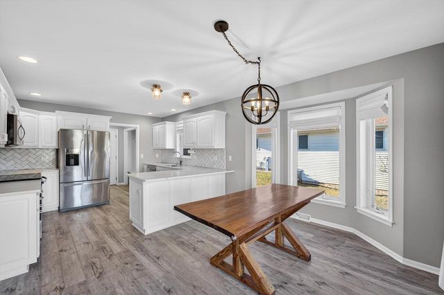 680 Stonehaven Drive, Sun Prairie, WI 53590