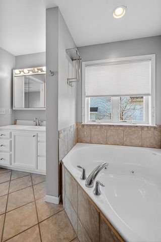 680 Stonehaven Drive, Sun Prairie, WI 53590