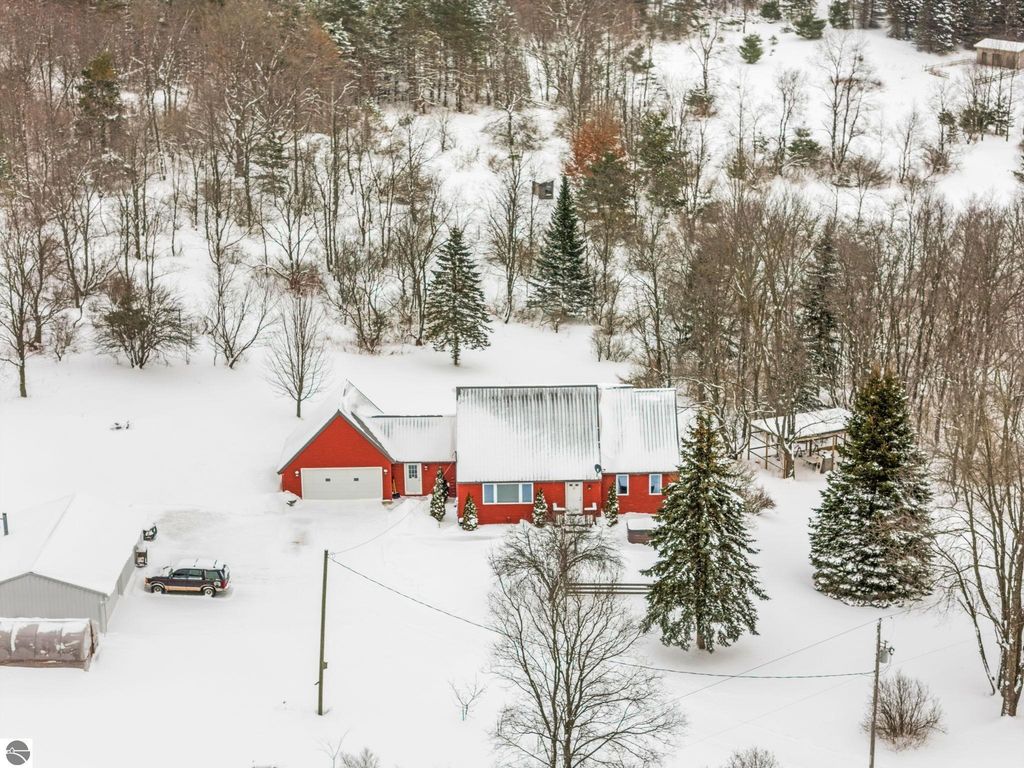 Image 4 of property listing at 10778 Hibma Road, Tustin, MI 49688