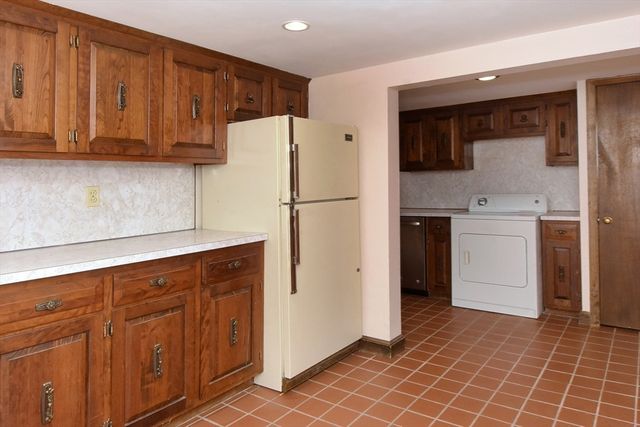 39 Winona Street, Peabody, MA 01960