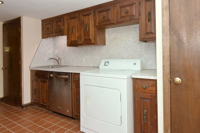 39 Winona Street, Peabody, MA 01960
