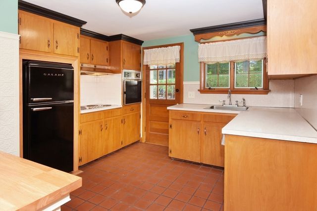 39 Winona Street, Peabody, MA 01960