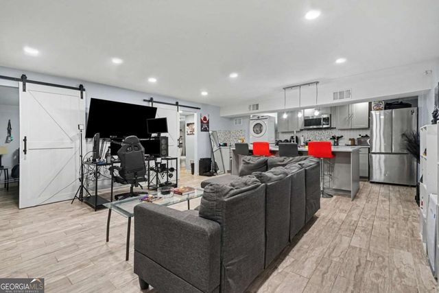 2726 Raven Wood Drive, Snellville, GA 30078