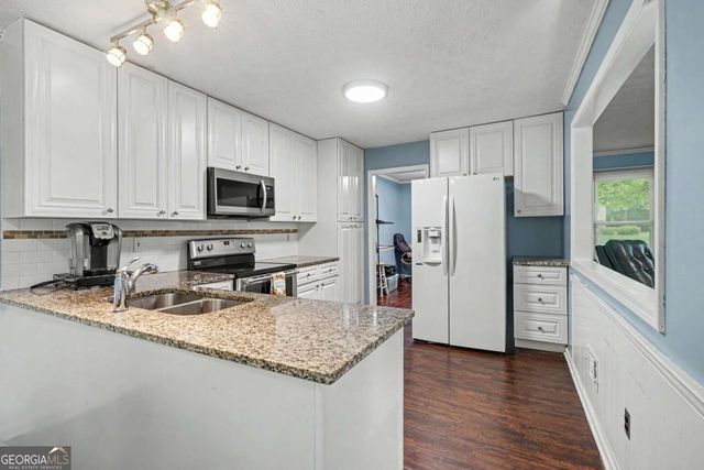 2726 Raven Wood Drive, Snellville, GA 30078