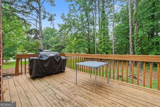 2726 Raven Wood Drive, Snellville, GA 30078