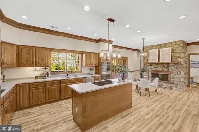 4221 SHERANDO LN, Annandale, VA 22003