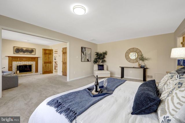 4221 SHERANDO LN, Annandale, VA 22003