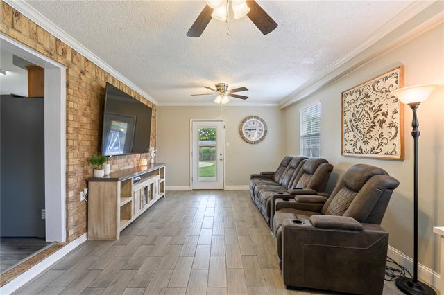 2530 36th Avenue N, Texas City, TX 77590