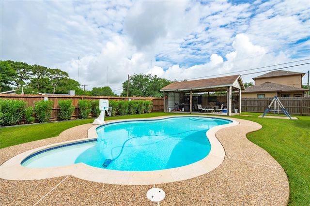 2530 36th Avenue N, Texas City, TX 77590