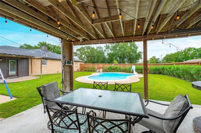 2530 36th Avenue N, Texas City, TX 77590
