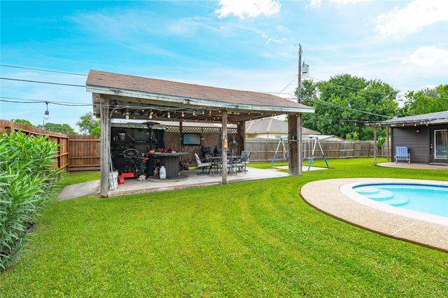 2530 36th Avenue N, Texas City, TX 77590