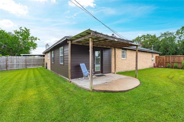 2530 36th Avenue N, Texas City, TX 77590