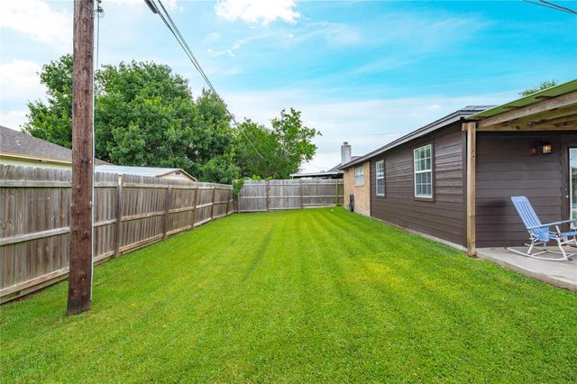 2530 36th Avenue N, Texas City, TX 77590