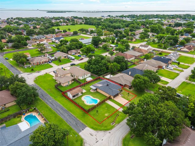 2530 36th Avenue N, Texas City, TX 77590