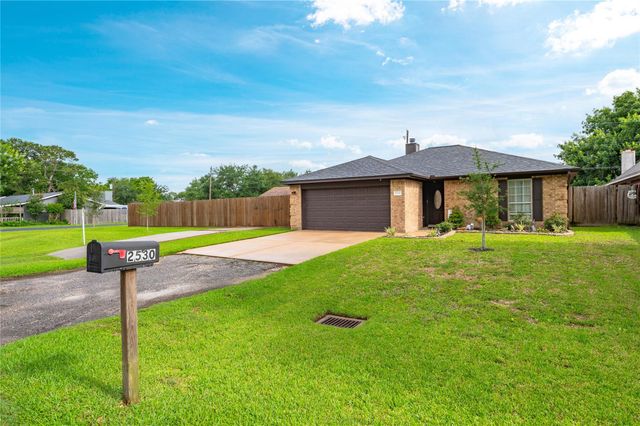 2530 36th Avenue N, Texas City, TX 77590