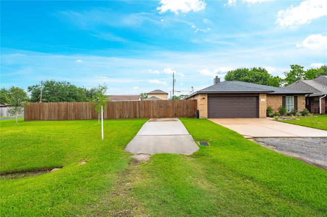 2530 36th Avenue N, Texas City, TX 77590