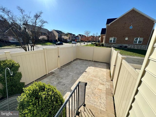 42403 PINE FOREST DR, Chantilly, VA 20152