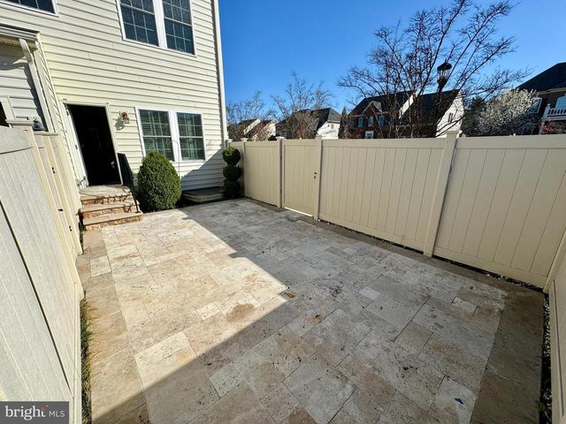 42403 PINE FOREST DR, Chantilly, VA 20152