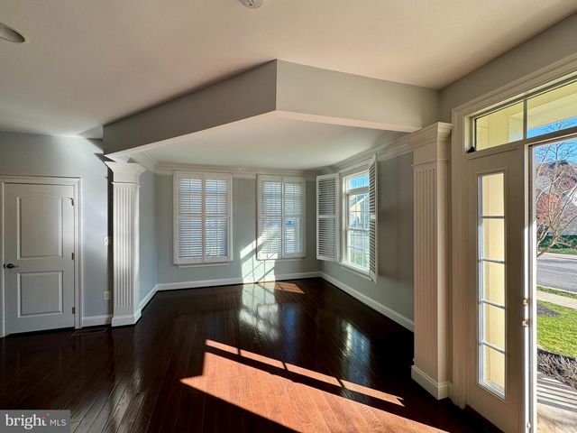 42403 PINE FOREST DR, Chantilly, VA 20152