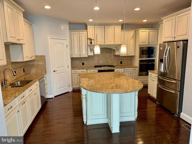 42403 PINE FOREST DR, Chantilly, VA 20152