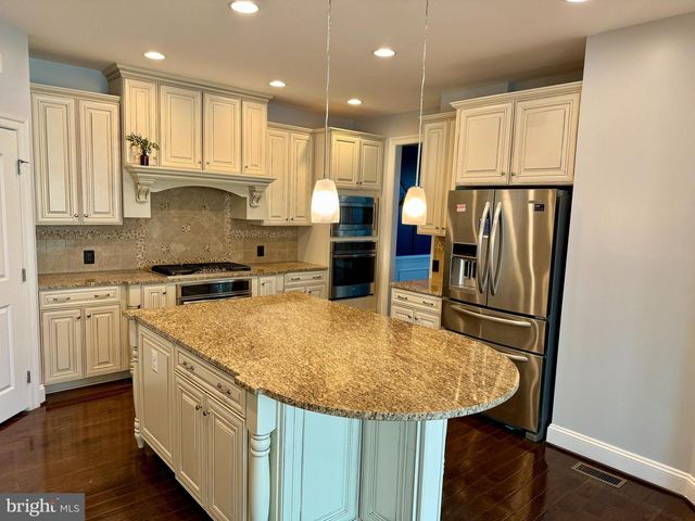 42403 PINE FOREST DR, Chantilly, VA 20152