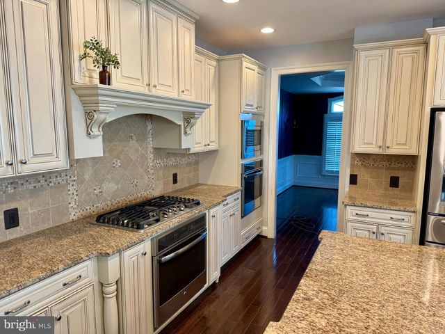 42403 PINE FOREST DR, Chantilly, VA 20152