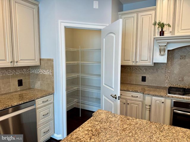 42403 PINE FOREST DR, Chantilly, VA 20152