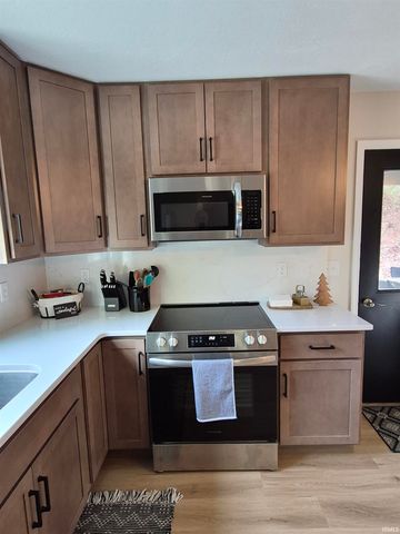 7821 N Fox Hollow Road, Bloomington, IN 47408