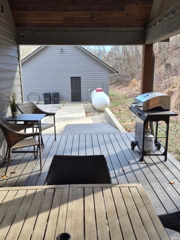 7821 N Fox Hollow Road, Bloomington, IN 47408