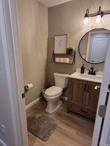 7821 N Fox Hollow Road, Bloomington, IN 47408