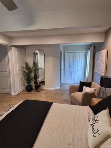 7821 N Fox Hollow Road, Bloomington, IN 47408