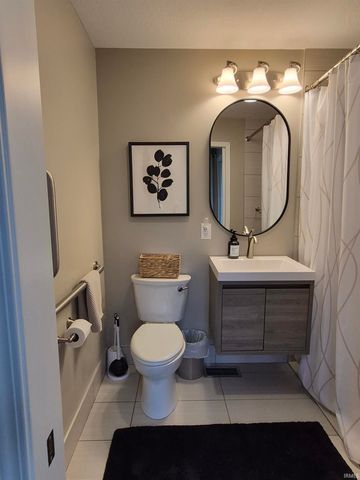 7821 N Fox Hollow Road, Bloomington, IN 47408