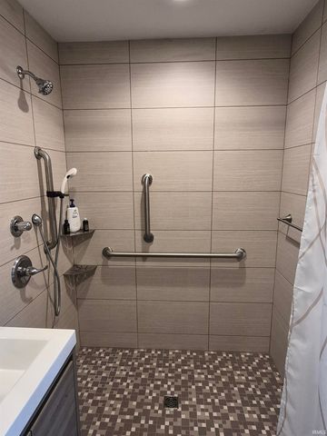 7821 N Fox Hollow Road, Bloomington, IN 47408