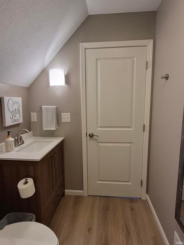 7821 N Fox Hollow Road, Bloomington, IN 47408