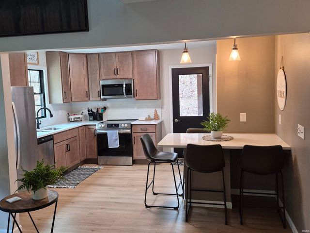 7821 N Fox Hollow Road, Bloomington, IN 47408