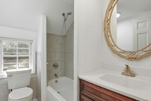 3 Tappen Drive, Melville, NY 11747