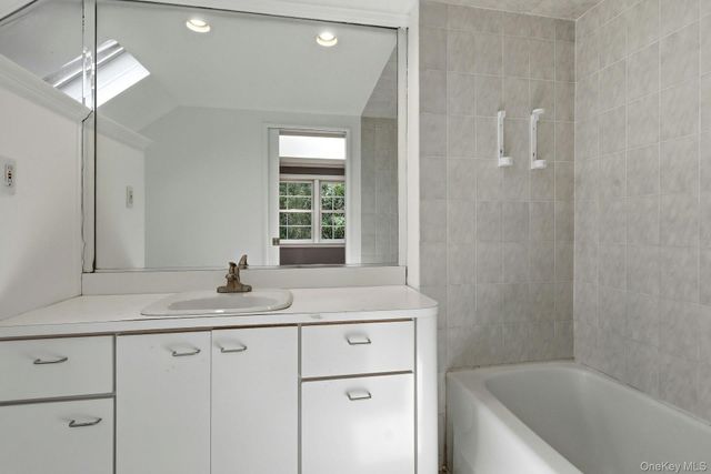 3 Tappen Drive, Melville, NY 11747