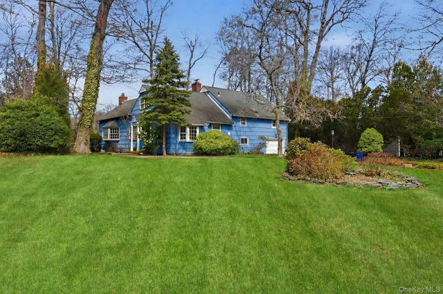 3 Tappen Drive, Melville, NY 11747