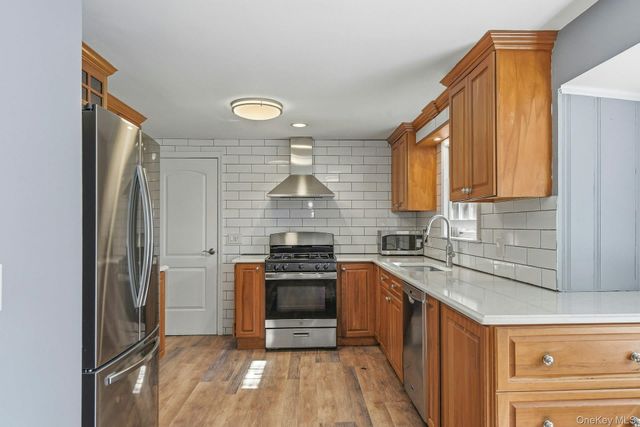 3 Tappen Drive, Melville, NY 11747