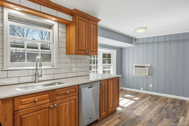 3 Tappen Drive, Melville, NY 11747