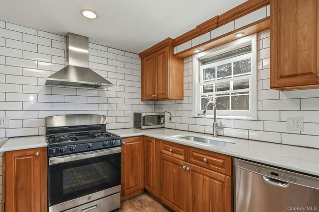 3 Tappen Drive, Melville, NY 11747