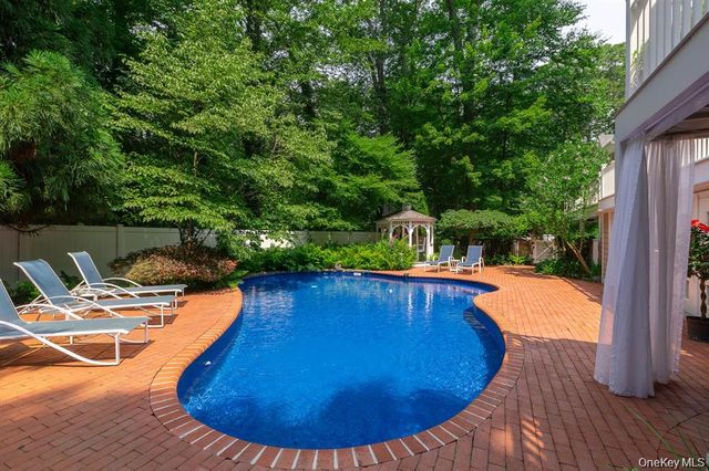 29 Farm Road, Head Of The Harbor, NY 11780