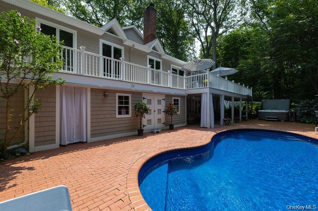 29 Farm Road, Head Of The Harbor, NY 11780