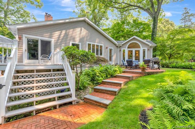 29 Farm Road, Head Of The Harbor, NY 11780