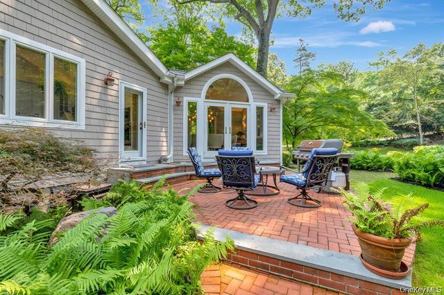 29 Farm Road, Head Of The Harbor, NY 11780