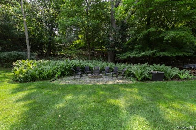 29 Farm Road, Head Of The Harbor, NY 11780